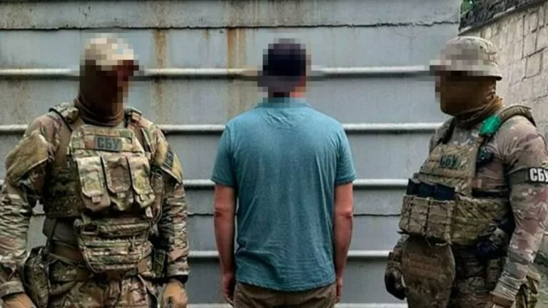 Здавав окупантам маршрути ешелонів із технікою ЗСУ: у Харкові СБУ затримали залізничника