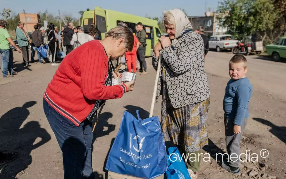 зображення до посту: Волонтери роздають гуманітарну допомогу в Старовірівці Куп’янського району — фото
