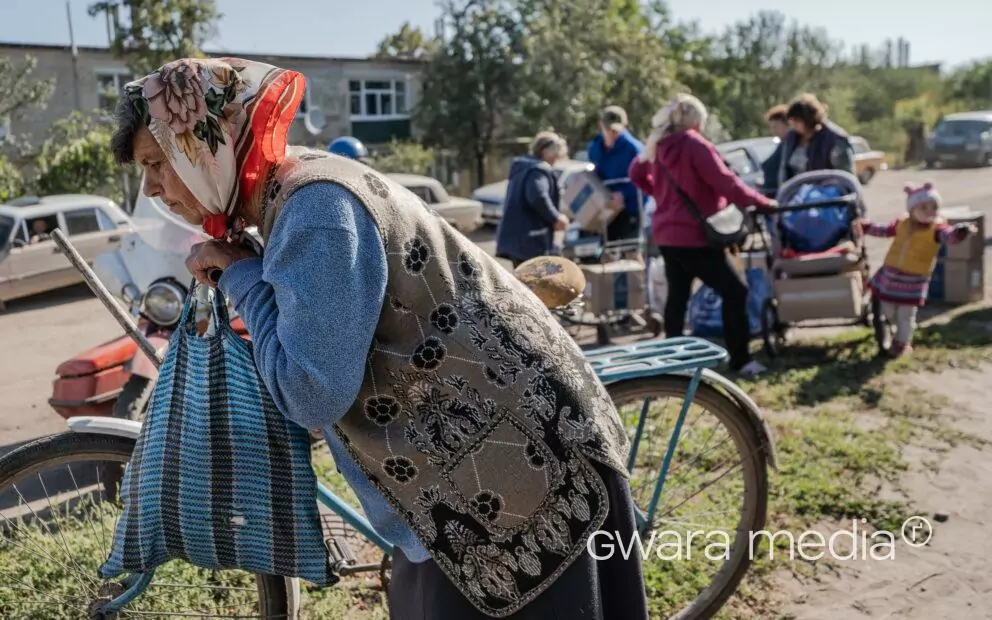 зображення до посту: Волонтери роздають гуманітарну допомогу в Старовірівці Куп’янського району — фото