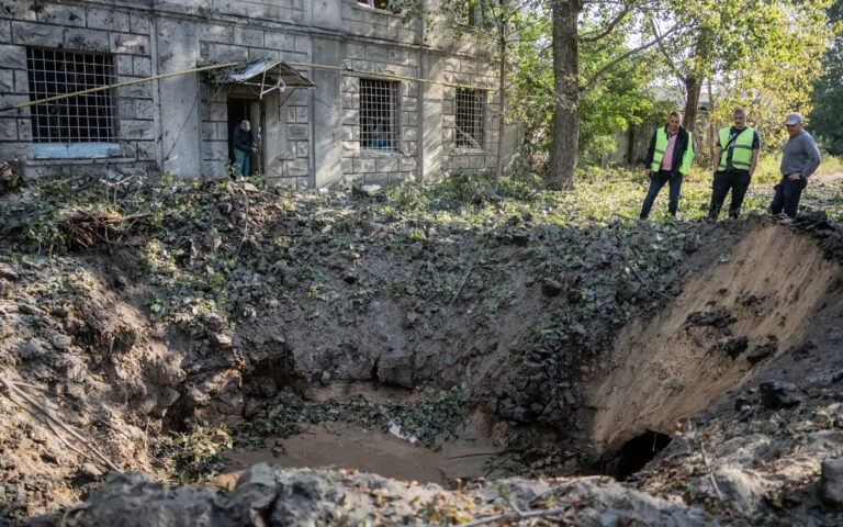 Лікарня та будинки в Харкові залишилися без води внаслідок ракетного удару — фото