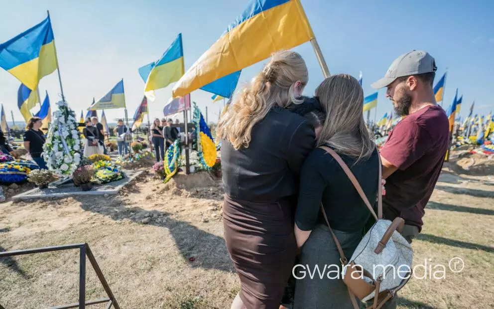 зображення до посту: У Харкові попрощалися з поетом та військовим Олексієм Івакіним — фото