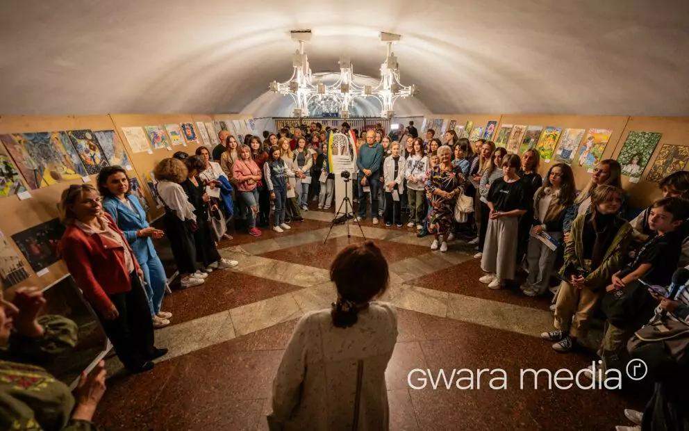зображення до посту: У харківському метро відкрили виставку робіт юних митців з Харкова та Кракова – фото