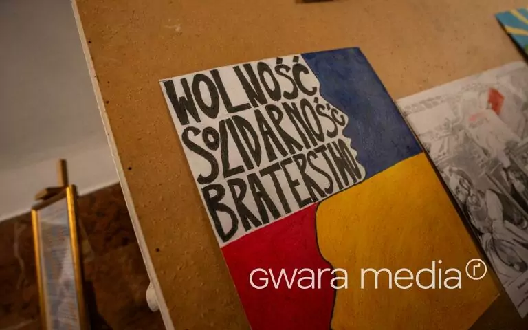 У харківському метро відкрили виставку робіт юних митців з Харкова та Кракова – фото