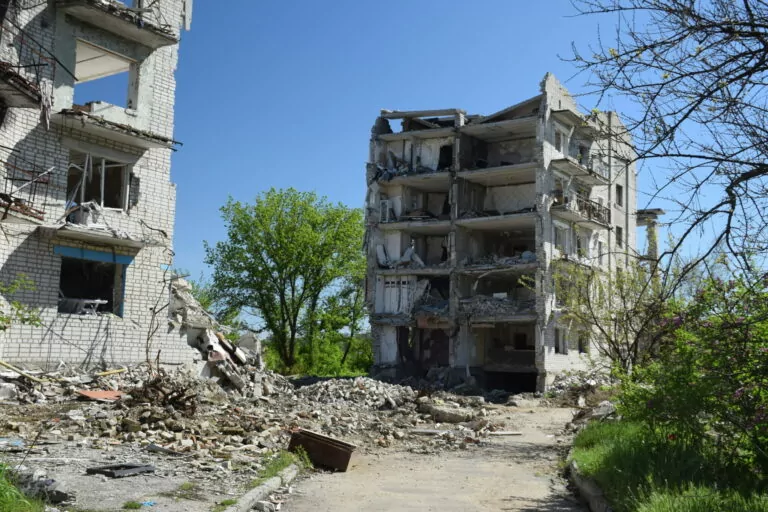 Russian army strikes Izium, Kharkiv region, with Tornado rockets, injures 12 people, including 5 children