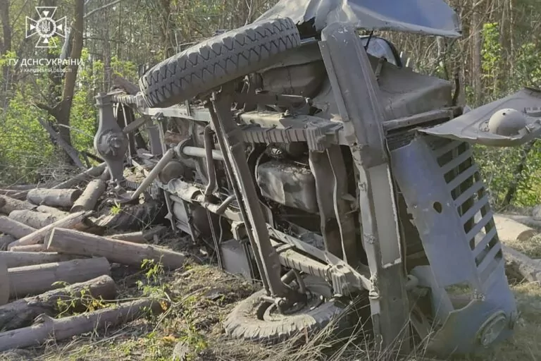 Внаслідок російського обстрілу в Куп’янському районі пошкоджено вантажний автомобіль