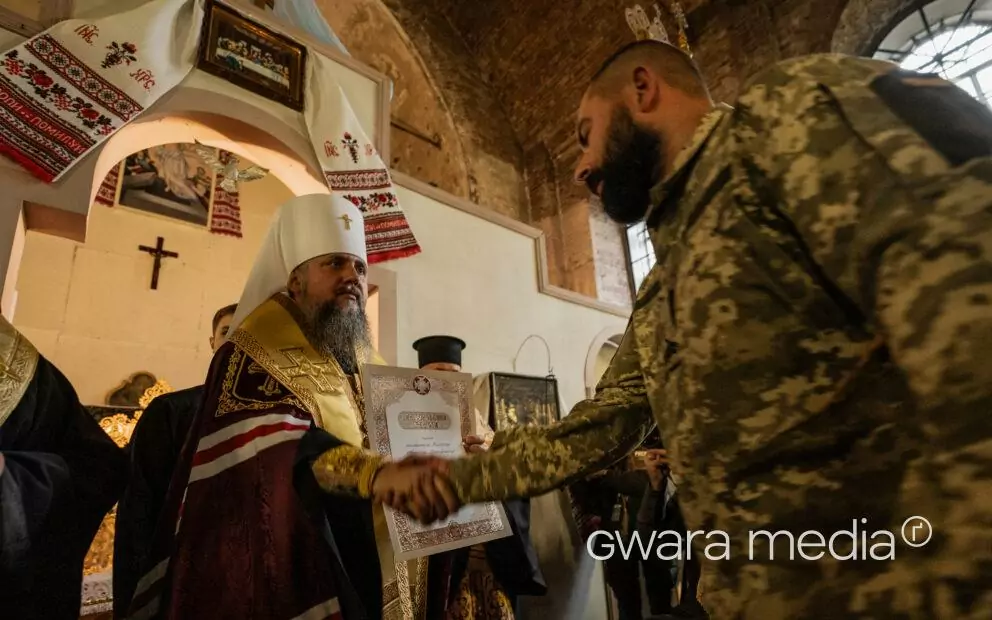 зображення до посту: У Харкові Митрополит Епіфаній нагородив військових 113 бригади ТрО — фото