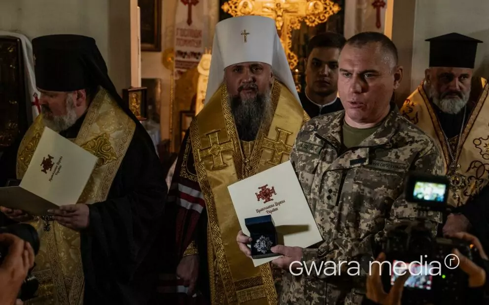 зображення до посту: У Харкові Митрополит Епіфаній нагородив військових 113 бригади ТрО — фото