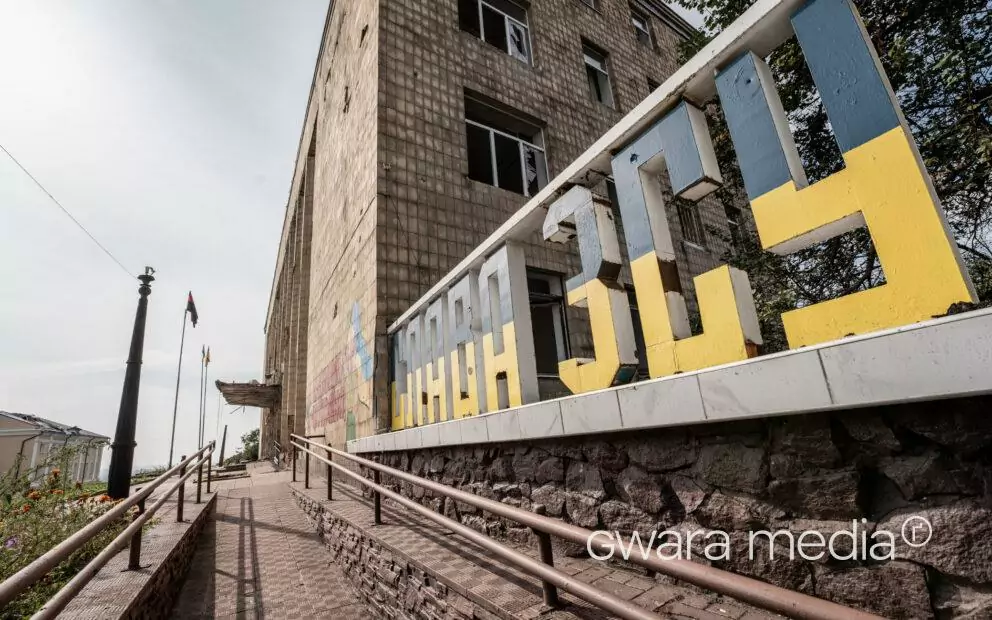 зображення до посту: Залишитися або поїхати. День в евакуаційному бусі до Куп’янська