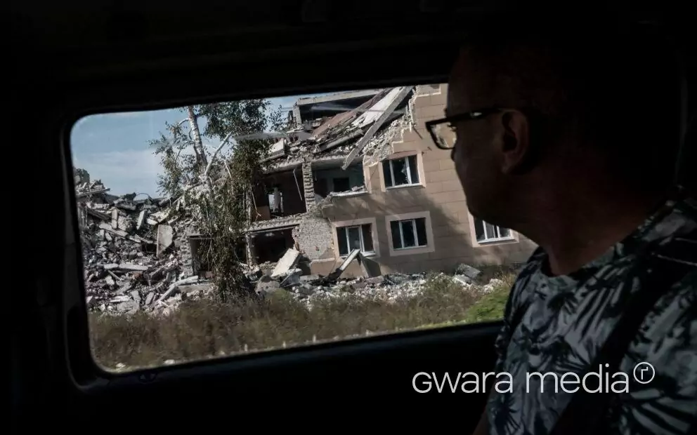 зображення до посту: Залишитися або поїхати. День в евакуаційному бусі до Куп’янська