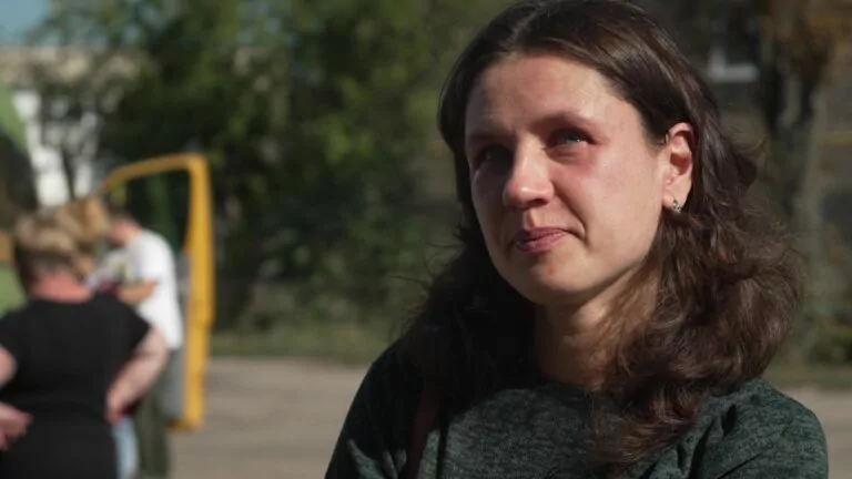 «Виживаємо як можемо». Як живе Старовірівка за 14 кілометрів від Куп’янська – ВІДЕО