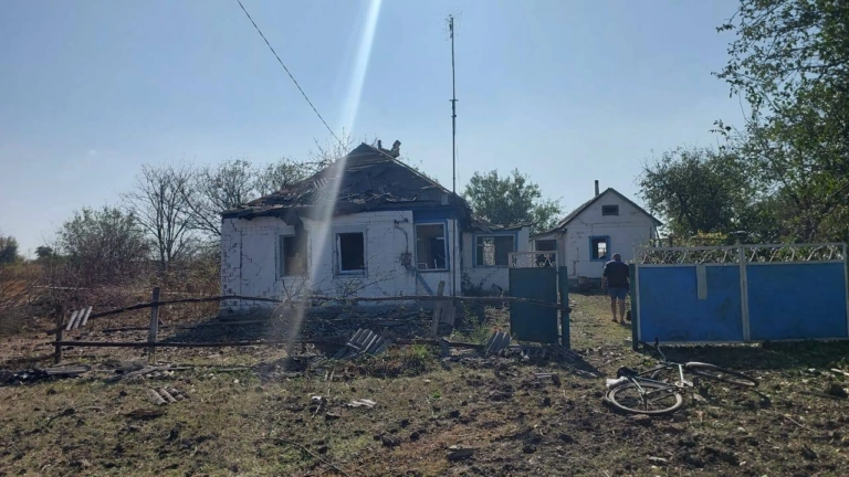 Армія РФ двома керованими авіабомбами обстріляла село на Харківщині