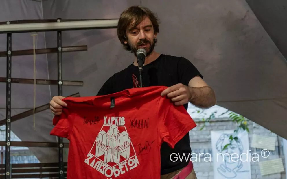 зображення до посту: Придбати речі Жадана та зустріти своїх. Як минув гаражний розпродаж для потреб ЗСУ в Харкові — фото