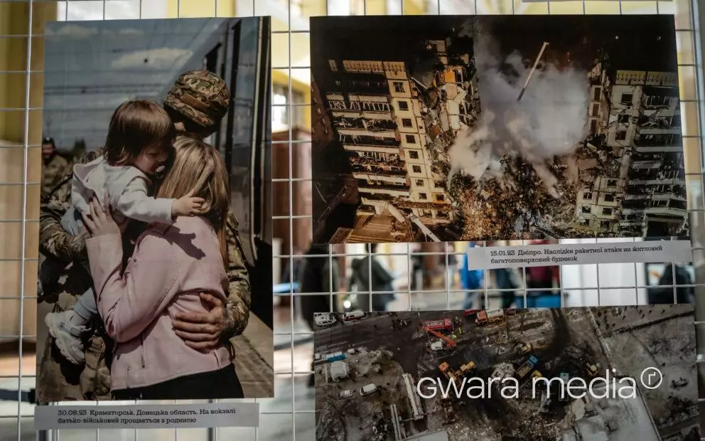 зображення до посту: На харківському вокзалі відкрилася фотовиставка Яна Доброносова присвячена війні — фото