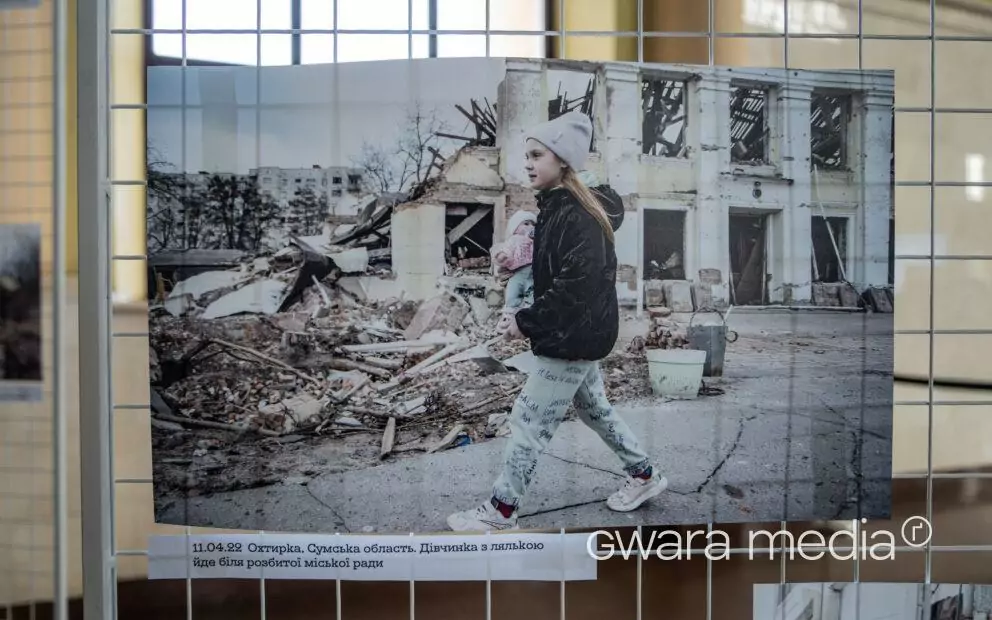 зображення до посту: На харківському вокзалі відкрилася фотовиставка Яна Доброносова присвячена війні — фото