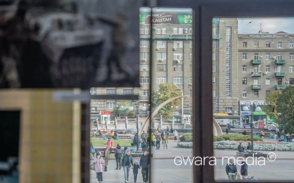 зображення до посту: На харківському вокзалі відкрилася фотовиставка Яна Доброносова присвячена війні — фото