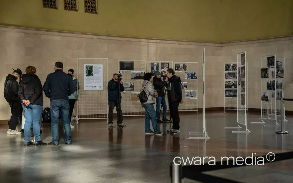 зображення до посту: На харківському вокзалі відкрилася фотовиставка Яна Доброносова присвячена війні — фото