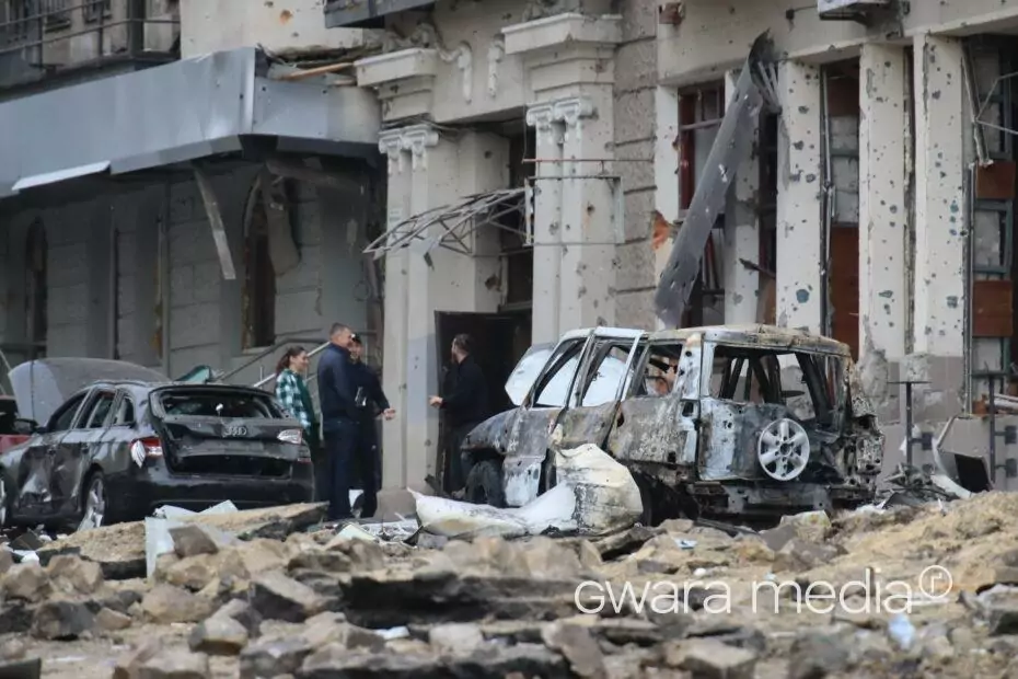 зображення до посту: У Харкові російські ракети влучили в житлові будинки: є загиблий та поранені — фоторепортаж