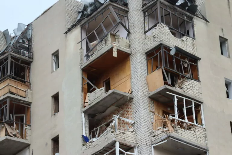 Russians attack 2 districts of Kharkiv with missiles, injuring 2 people