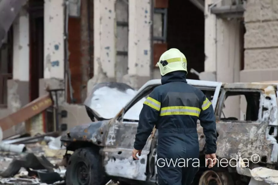 зображення до посту: У Харкові російські ракети влучили в житлові будинки: є загиблий та поранені — фоторепортаж