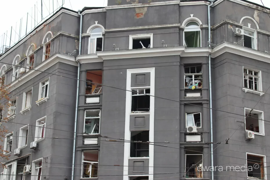 зображення до посту: У Харкові російські ракети влучили в житлові будинки: є загиблий та поранені — фоторепортаж
