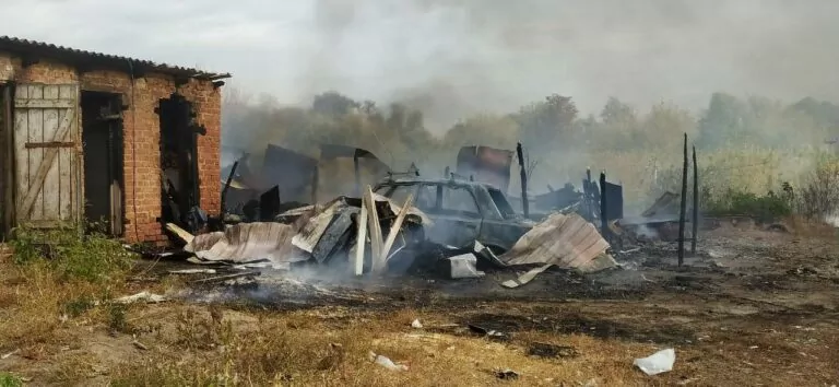 Внаслідок російських обстрілів Вовчанська постраждали три людини