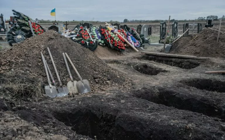 П’ять днів Грози. У селі ховають загиблих від ракетного удару 5 жовтня — фоторепортаж