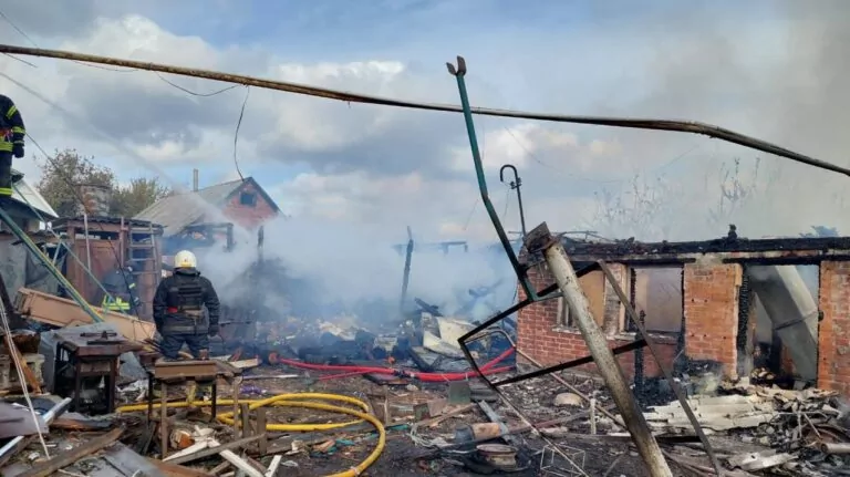 Армія РФ обстріляла будинок дитячої творчості у Вовчанську: є поранені