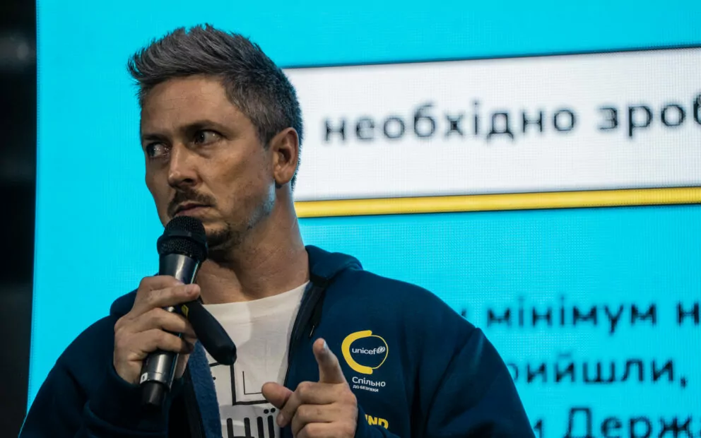 зображення до посту: Телеведучий Олександр Педан провів у Харкові «НеЛекції» з мінної безпеки, психічного і фізичного здоров’я – фото