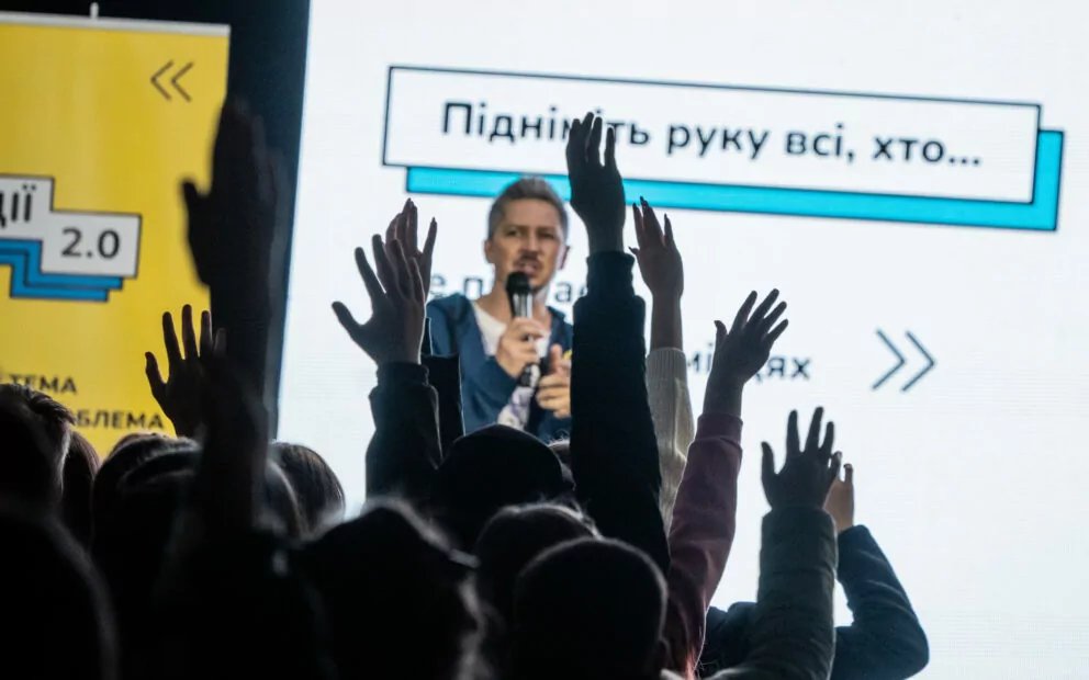 зображення до посту: Телеведучий Олександр Педан провів у Харкові «НеЛекції» з мінної безпеки, психічного і фізичного здоров’я – фото