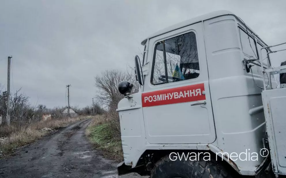 зображення до посту: Розмінування прифронтових територій Харківщини. Один день із саперами — фото та відео