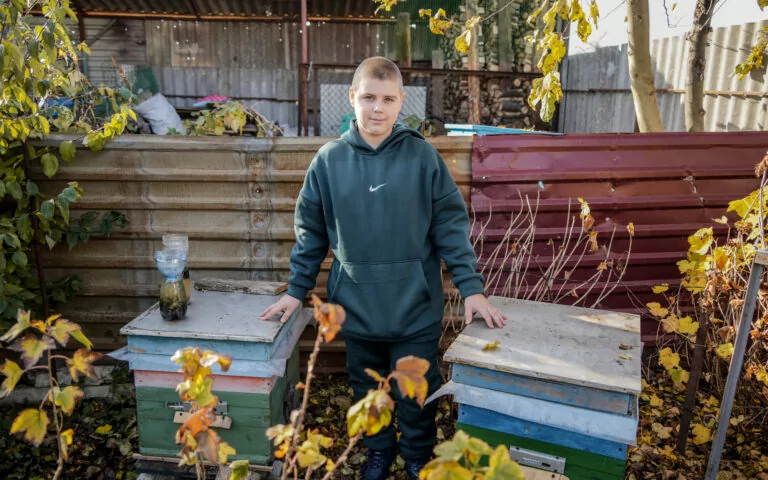 Як в 11 років зробити власну пасіку. Історія Єгора із села Веселе – ВІДЕО