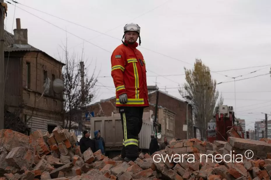 зображення до посту: У Харкові російські безпілотники вдарили по цивільних об&#8217;єктах — фоторепортаж