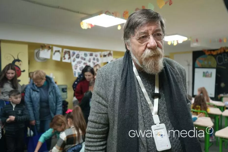 зображення до посту: У Дергачах для дітей зіграв британський композитор Найджел Осборн – фото