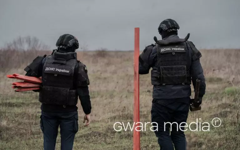 Уряд дозволив сертифікованим операторам бронювати 100% розмінувальників