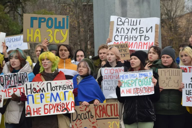 У Харкові відбувся мітинг проти корупції та марнотратства влади — фото