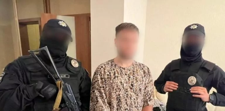 У Харкові судитимуть п’ятьох чоловіків за фішинг-шахрайство — прокуратура