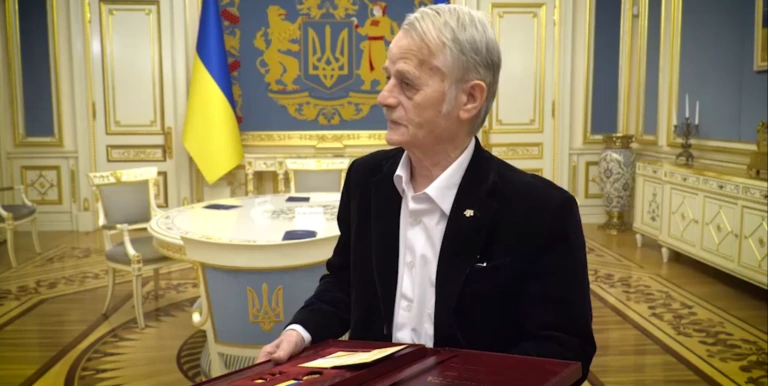 Зеленський нагородив лідера кримськотатарського народу Джемілєва званням Героя України