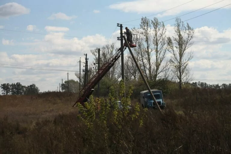 На Харківщині обстрілами пошкоджено повітряні лінії у трьох селах