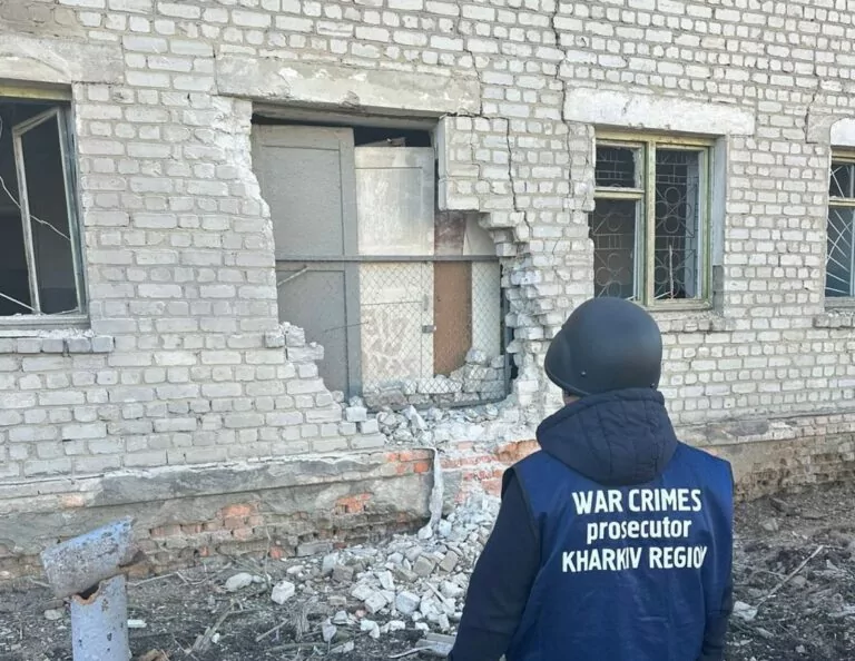Правоохоронці показали наслідки російських обстрілів Вовчанська — фото