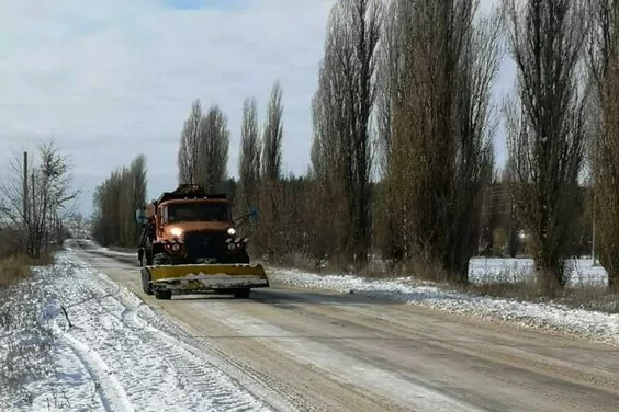 На дорогах Харківщини відновлено рух після негоди