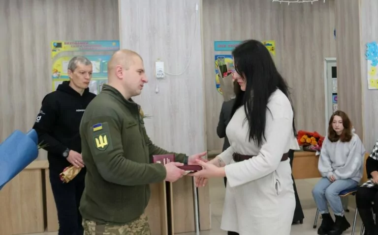 Рідним загиблих на війні лозівчан передали державні нагороди