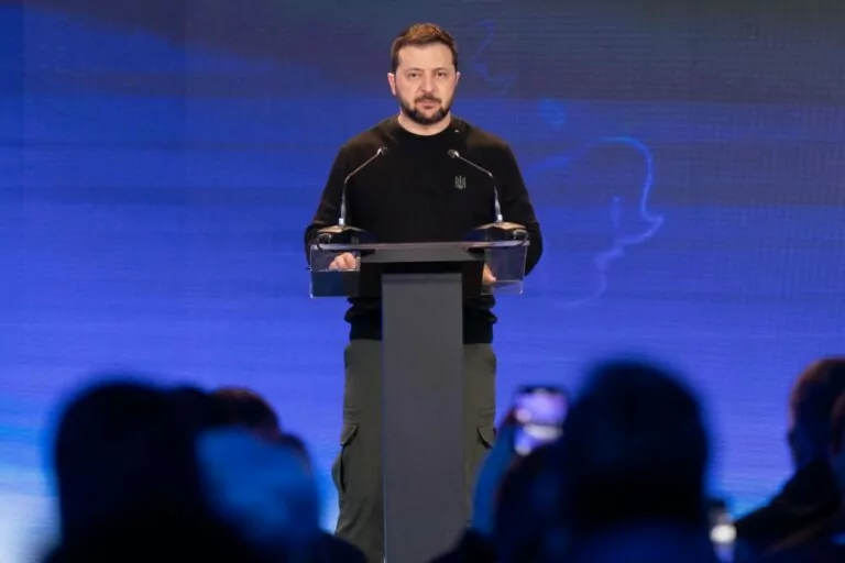 «Ні, не підпишу» — Зеленський про мобілізацію жінок