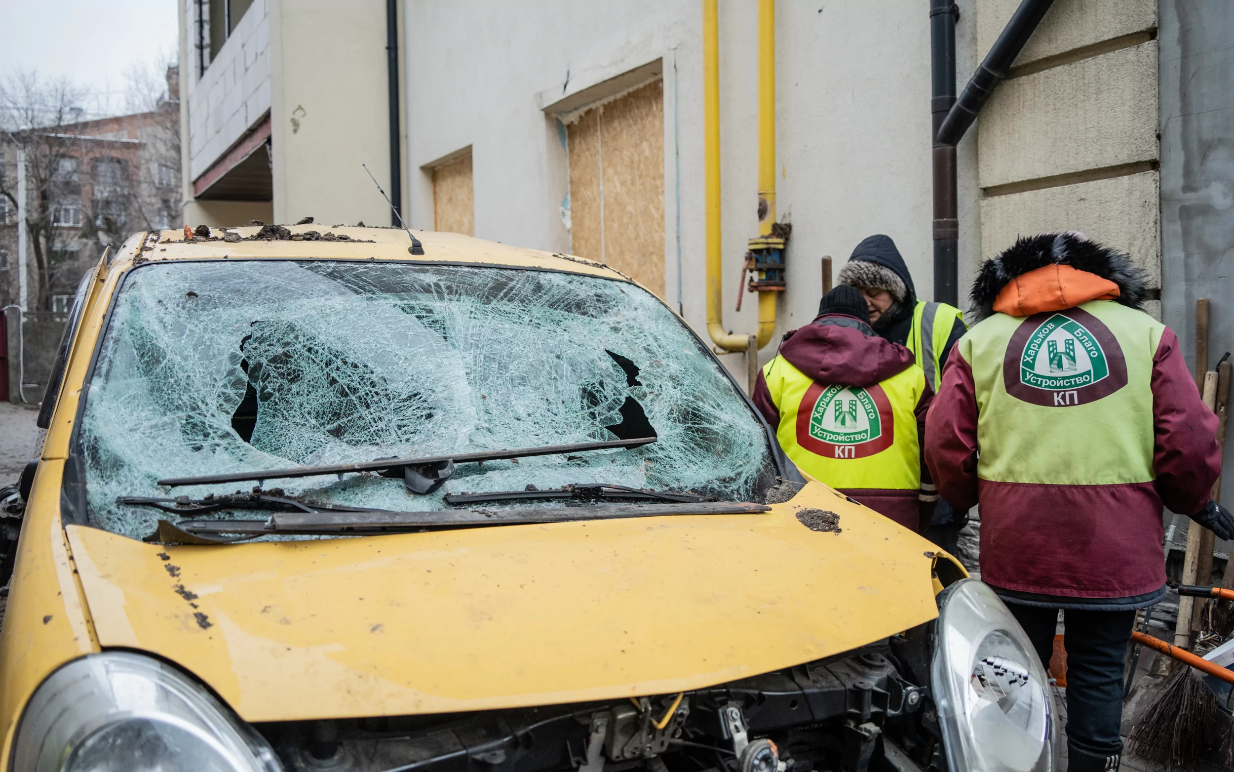зображення до посту: Нічний обстріл Харкова: як усувають наслідки в Холодногірському районі — фото