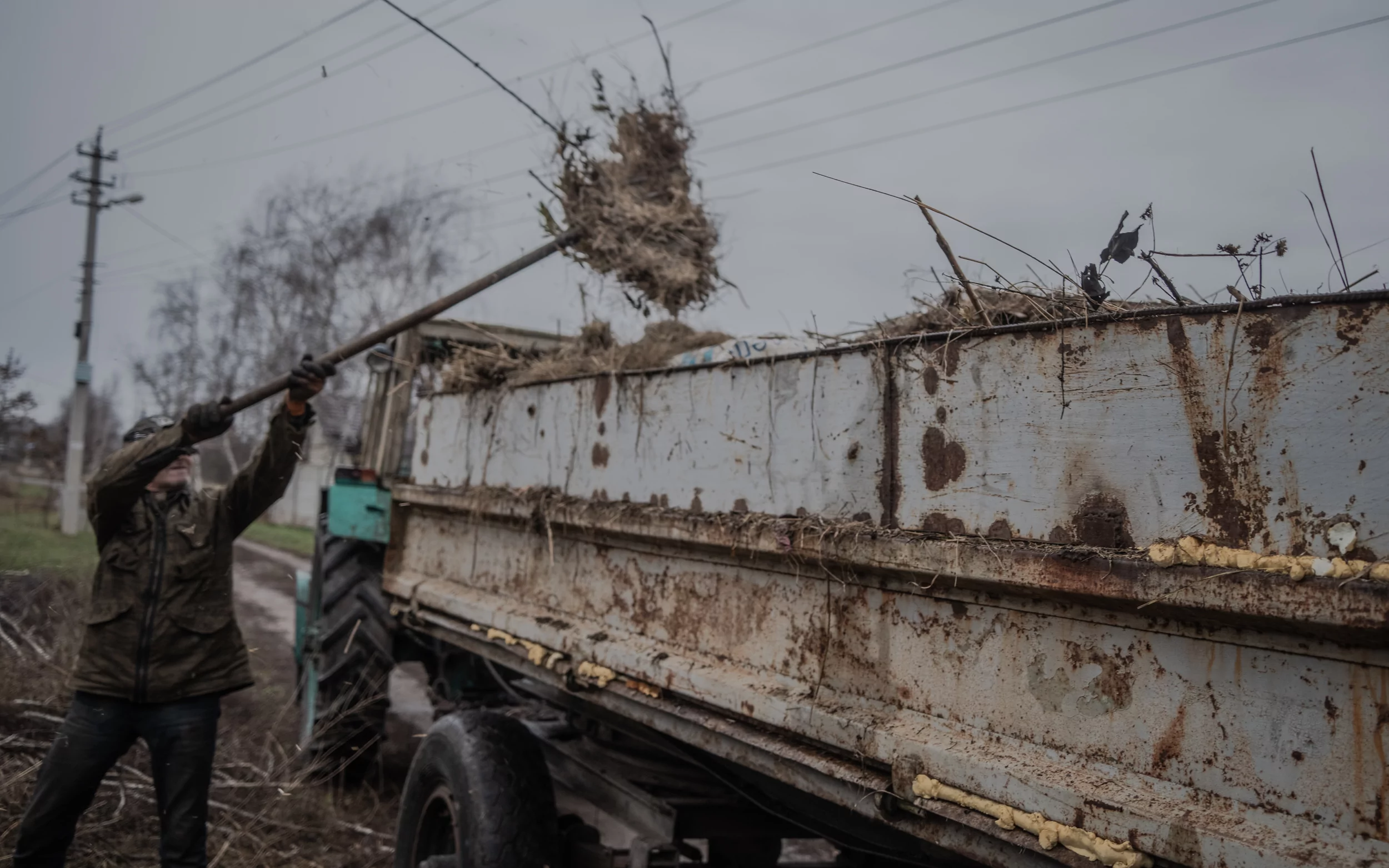 зображення до посту: Поранення, евакуація через Росію та повернення додому. Історія сімʼї з Борщової на Харківщині — відео