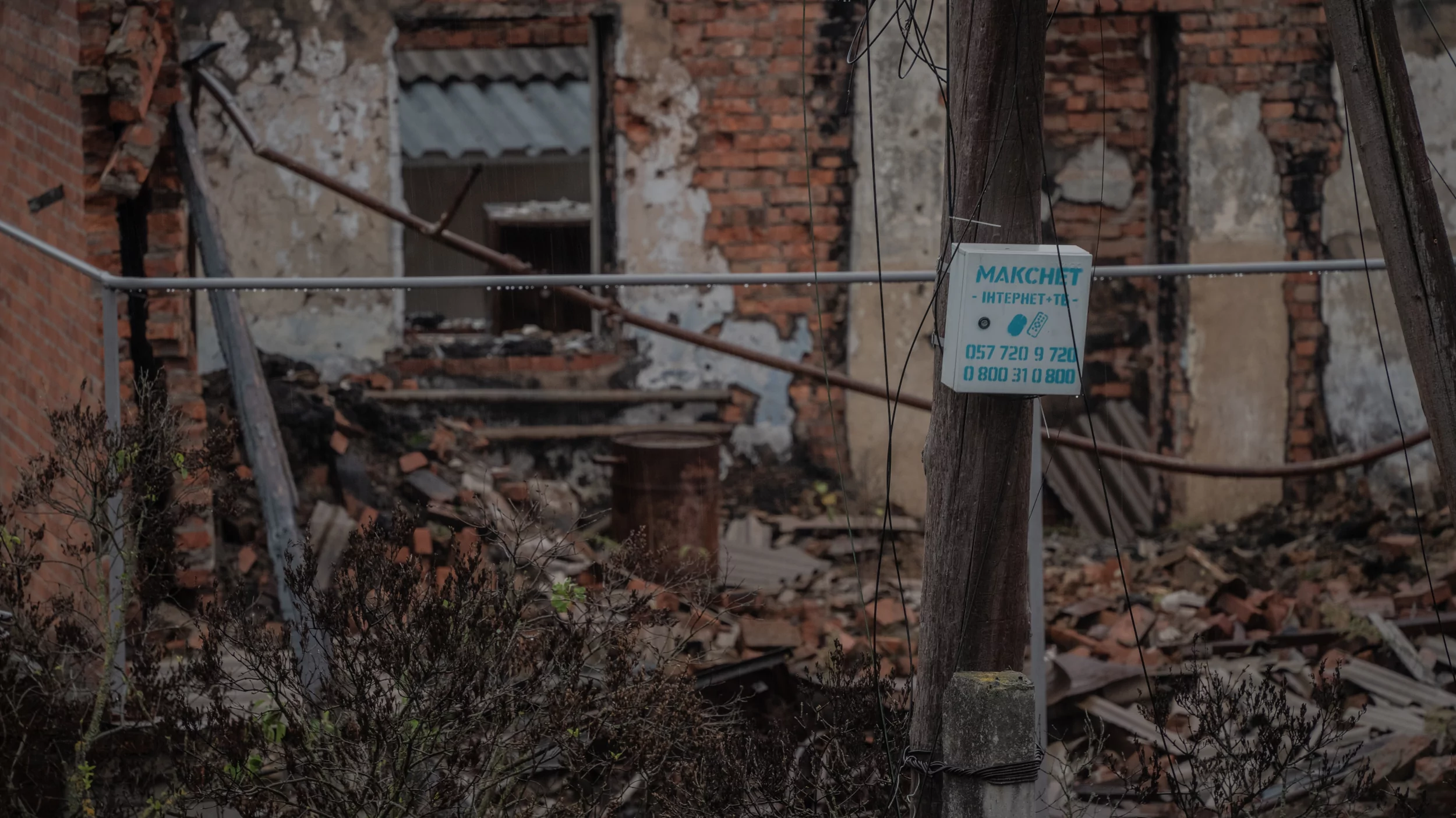 зображення до посту: Поранення, евакуація через Росію та повернення додому. Історія сімʼї з Борщової на Харківщині — відео