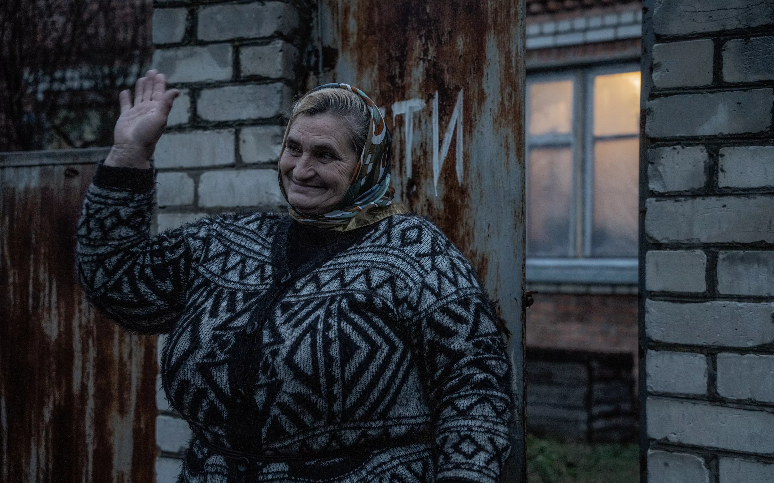 зображення до посту: Поранення, евакуація через Росію та повернення додому. Історія сімʼї з Борщової на Харківщині — відео