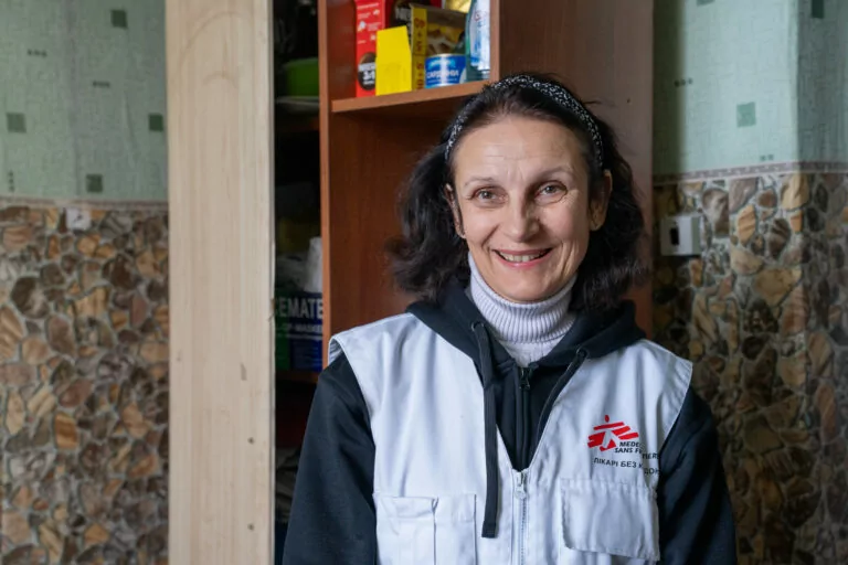 «Ми хочемо допомогти». Як мобільні бригади лікують мешканців деокупованих територій