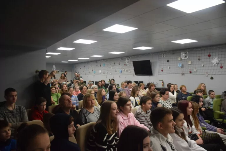 Зекономили 250 тисяч: новорічні подарунки дітям у Дергачах надали благодійники