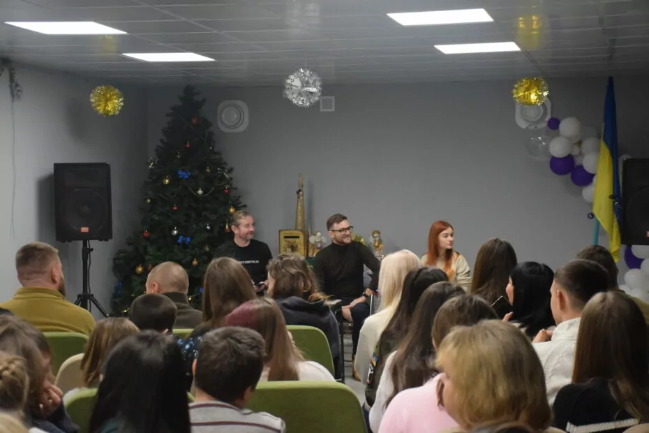 зображення до посту: Сергій Жадан відвідав прикордонну громаду Харківщини з творчою зустріччю — фото