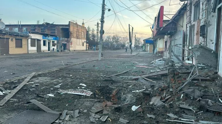 Пошкоджений ліцей, селищна рада, аптека: армія РФ обстріляла 15 населених пунктів Харківщини